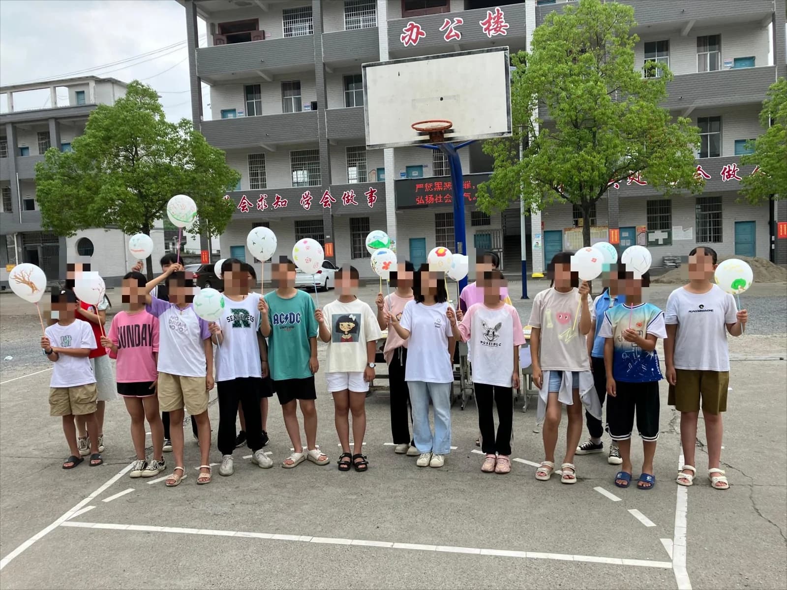 暑期支教学生合影